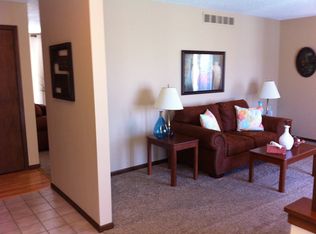 2507 SW Ashworth Pl, Topeka, KS 66614