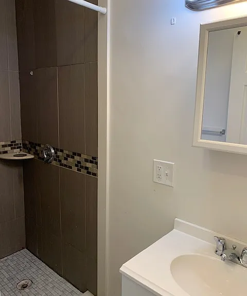 226 Gano St — Photo 2