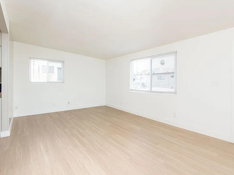 200-206 Maple — Photo 14