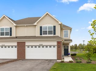 1110 Hawk Hollow Dr, Yorkville, IL 60560