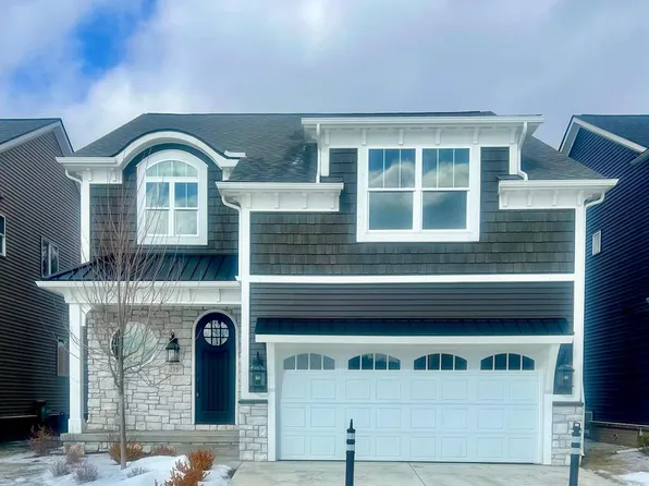 211 Mountain View Ln, Milford, MI 48381