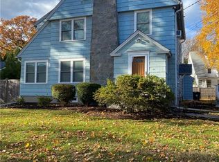 36 Noyes Rd, Fairfield, CT 06824