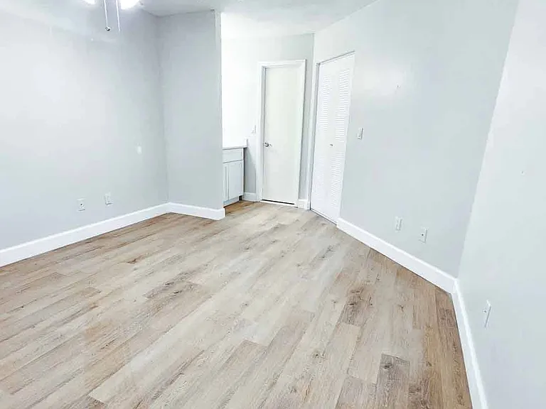2593 Grassy Point Dr — Photo 10