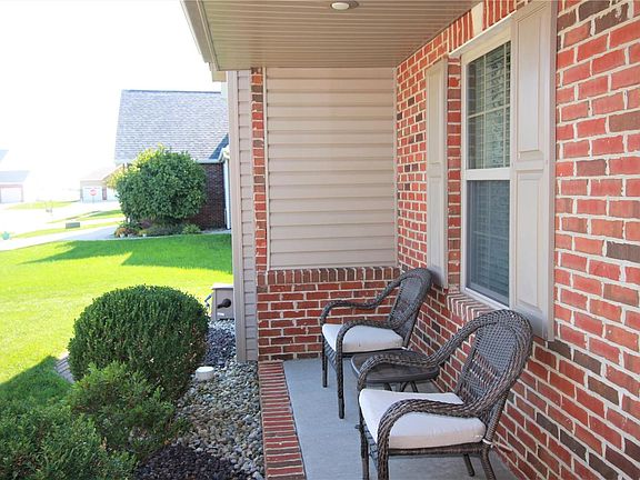 2nd image of 424 Chadwyck Dr