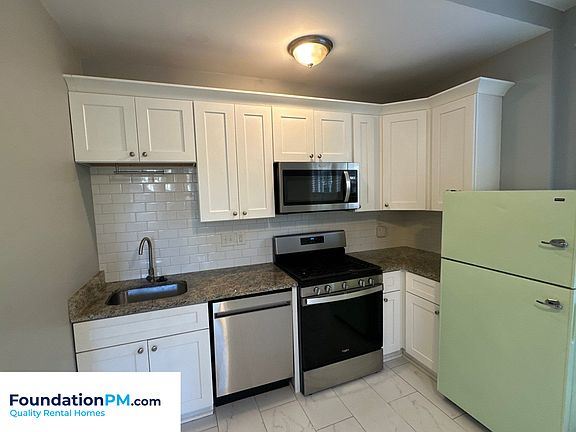 5th image of 1756 Lawrence Ave #A