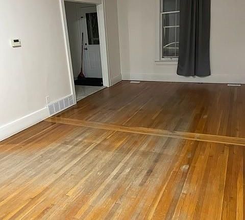 3rd image of 871 Gladstone Ave