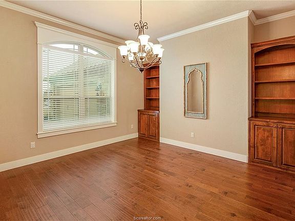 5th image of 4318 Toddington Ln