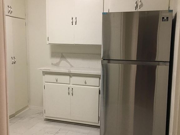 5th image of 9870 Vidor Dr #9870