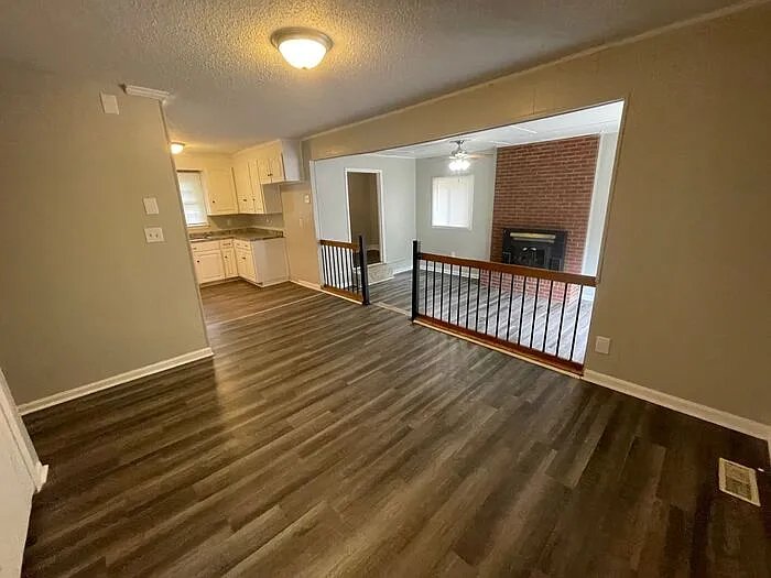 1306 Northwoods Dr — Photo 3