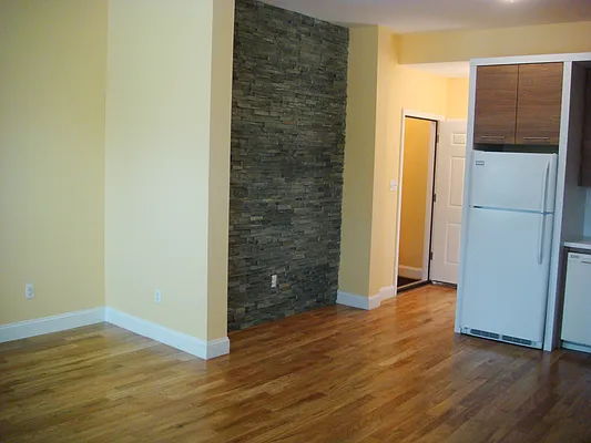 Rented by Avanguard Realty Corp | media 13