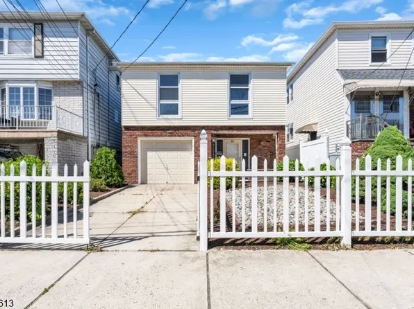 23 Colonial Dr, Bayonne City, NJ 07002