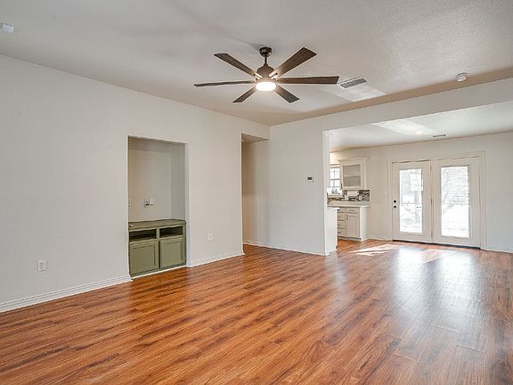3rd image of 1312 Bradley Ct