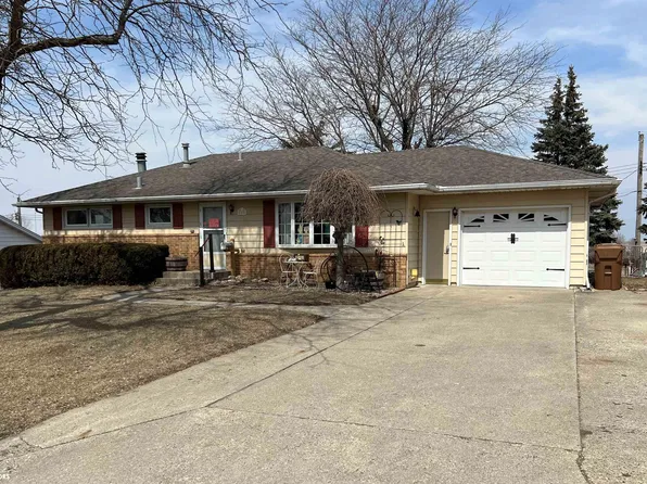 800 W 21st St, Carroll, IA 51401