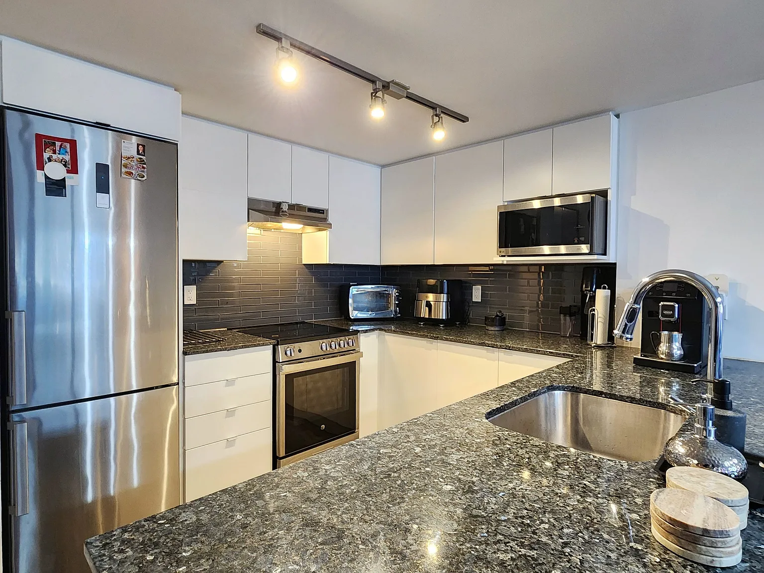 3 bed, $3,250 — Photo 3