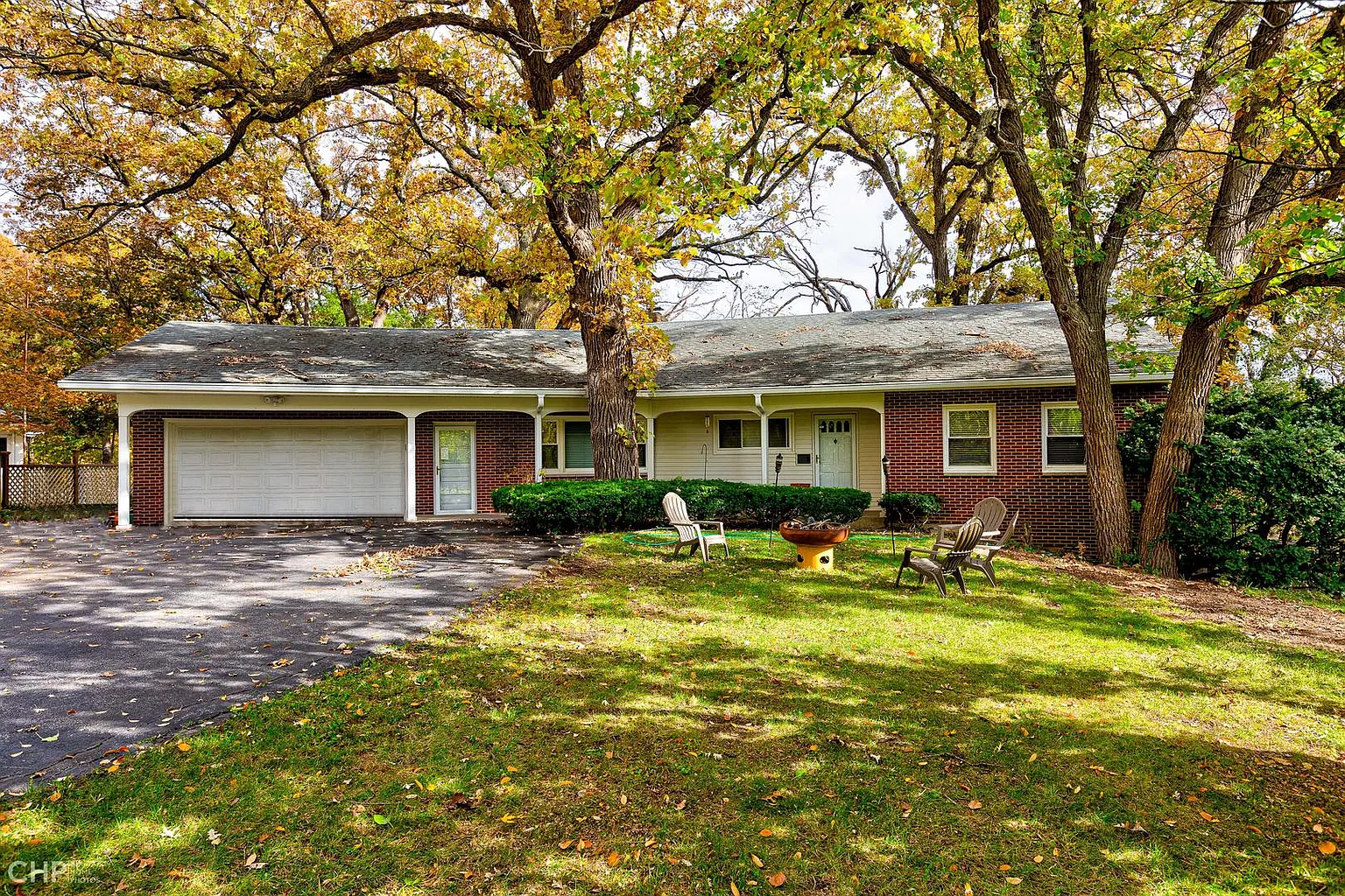 1205 Oakdale Dr photo 1