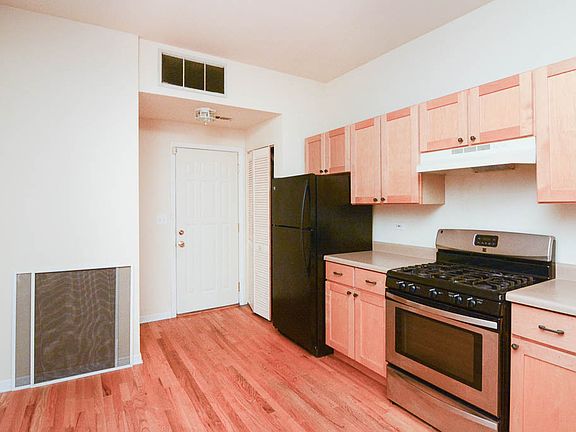 4th image of 2607 N Hamlin Ave #1N