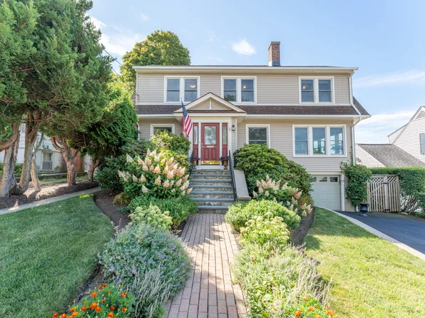 28 Greenway Road, New London, CT 06320