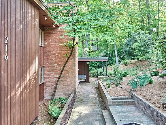 5th image of 216 Glenhill Ln
