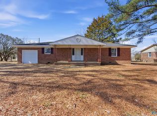 301 Holloway St NW, Hartselle, AL 35640