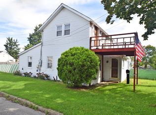 2471 S Seamans Neck Rd, Seaford, NY 11783