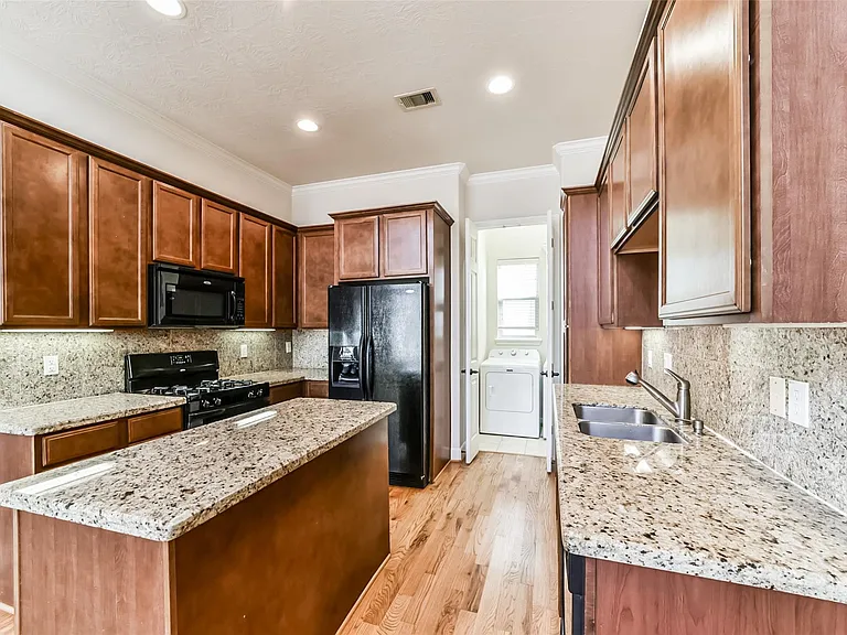 1117 Saint Agnes St #E — Photo 16