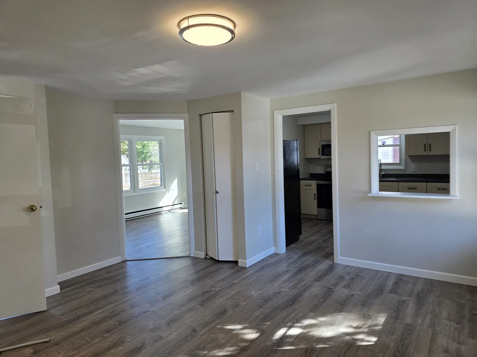3 bed, 1000 sqft, $1,950 — Photo 2