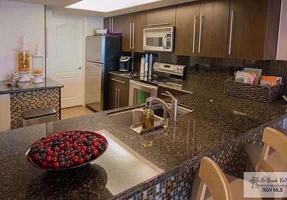 5th image of 1816 Gulf Blvd #303
