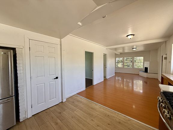 5th image of 806 52nd Ave APT B