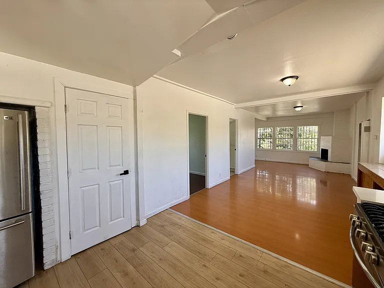 806 52nd Ave #B — Photo 5
