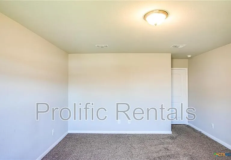 805 Stockdale Rd — Photo 13