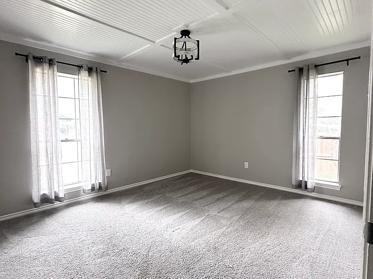 401 Lake Louise Ct — Photo 33
