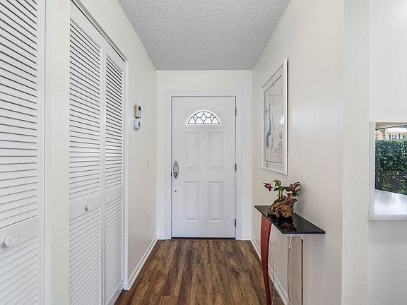 5th image of 37 Stratford Ln W APT A