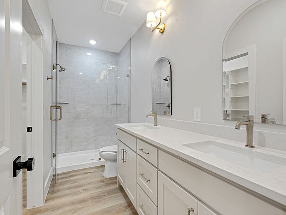 4th image of 408 Foch St #201