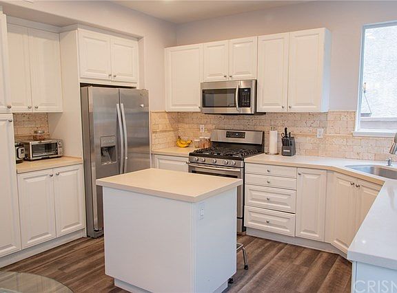 3rd image of 27115 Manor Cir