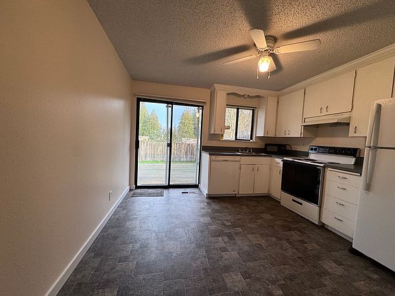 5th image of 611 106th Avenue Ct E