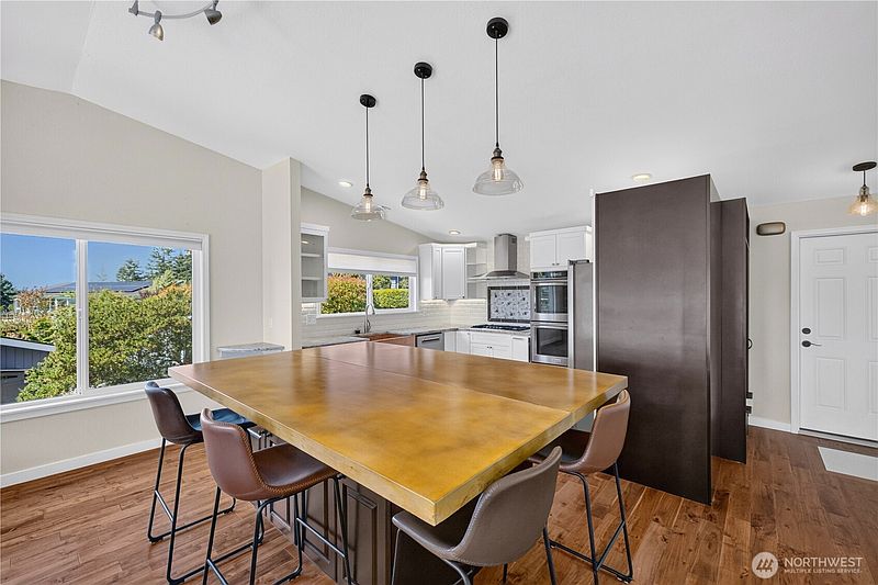 4th image of 4808 Glasgow Way