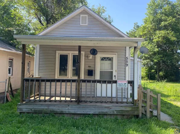 559 NE Sardou Ave, Topeka, KS 66608