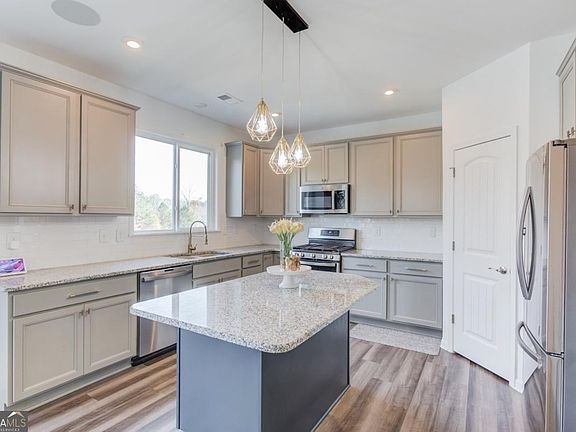 3rd image of 1810 Primrose Park Rd