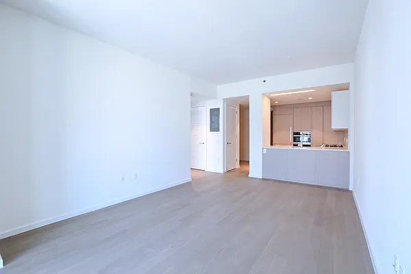 Sold by Fultonex Realty LLC | media 8