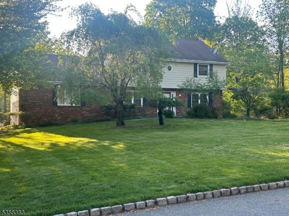 31 Charlotte Dr, Clinton Twp., NJ 08833
