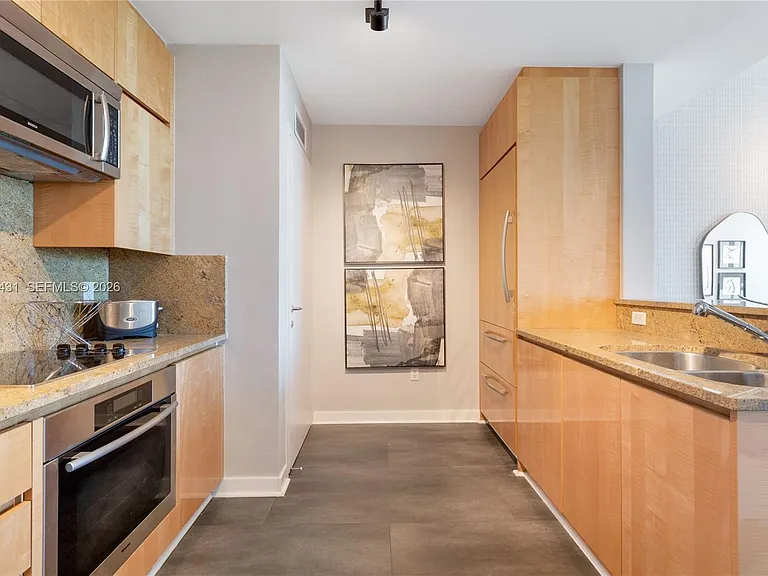 50 S Pointe Dr #609 — Photo 4