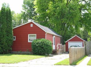 1907 10th Ave N, Grand Forks, ND 58203