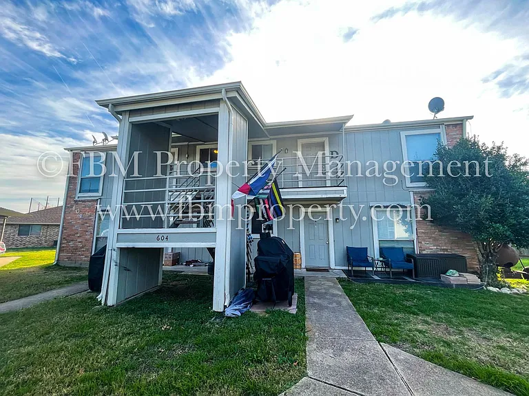 604 Walter Stephenson Rd #A — Photo 1