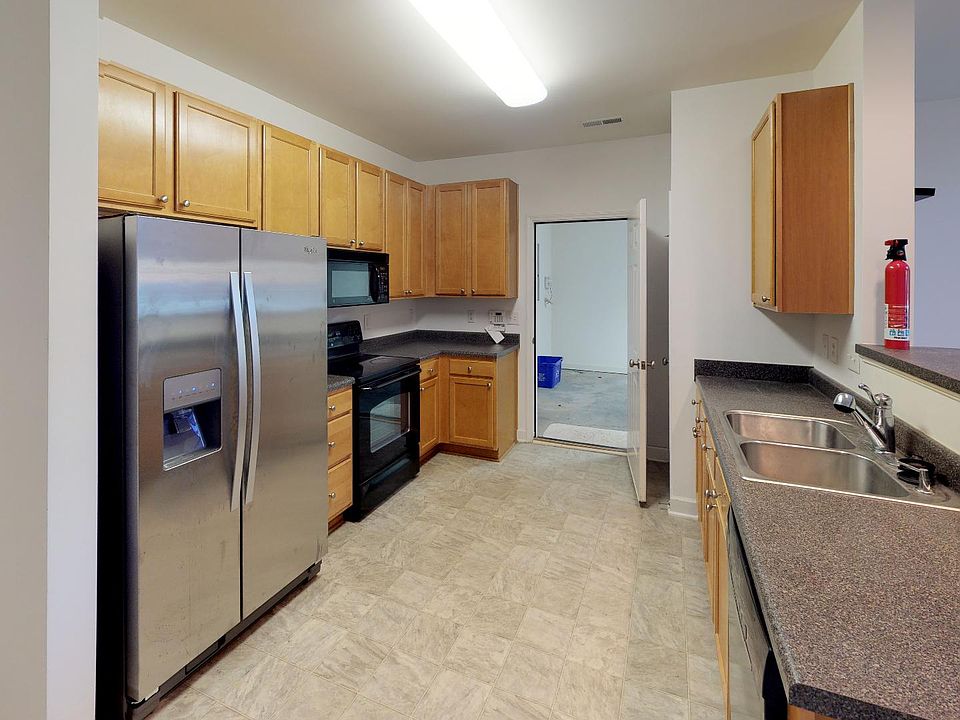 2nd image of 27 Four Farms Cir #1