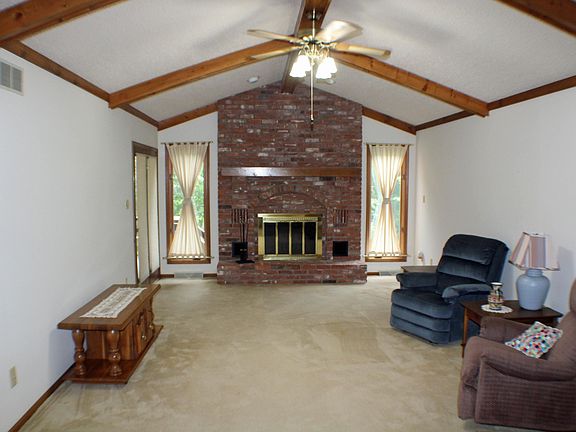 5th image of 135 Riverwood Dr