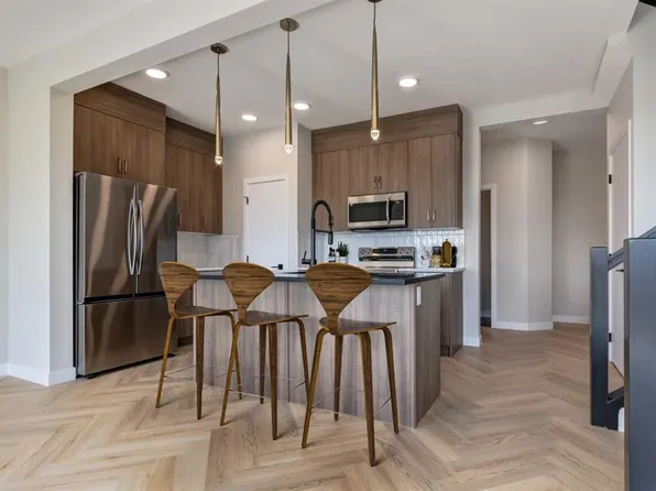 49 SW Andalusian Rd, Cochrane, AB T4C 3B7