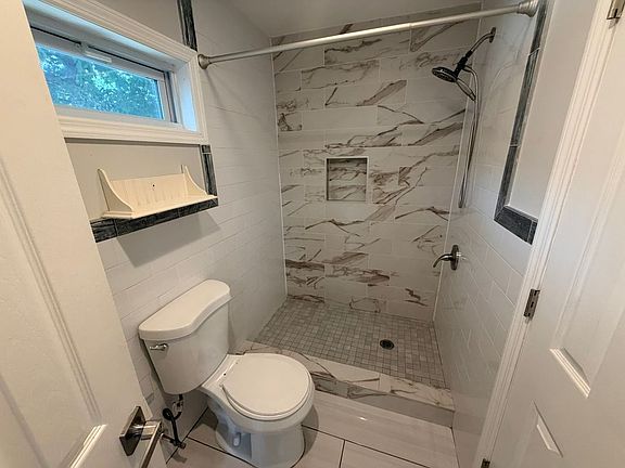 4th image of 10 Dunstan Dr