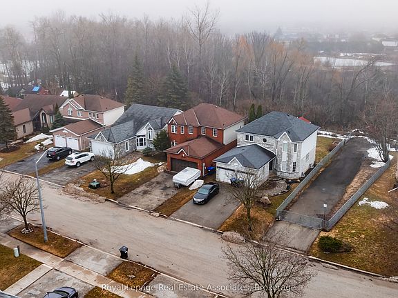 5th image of 1101 Corrie St