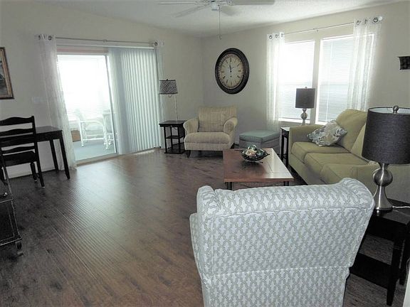 3rd image of 4579 Delmar Dr