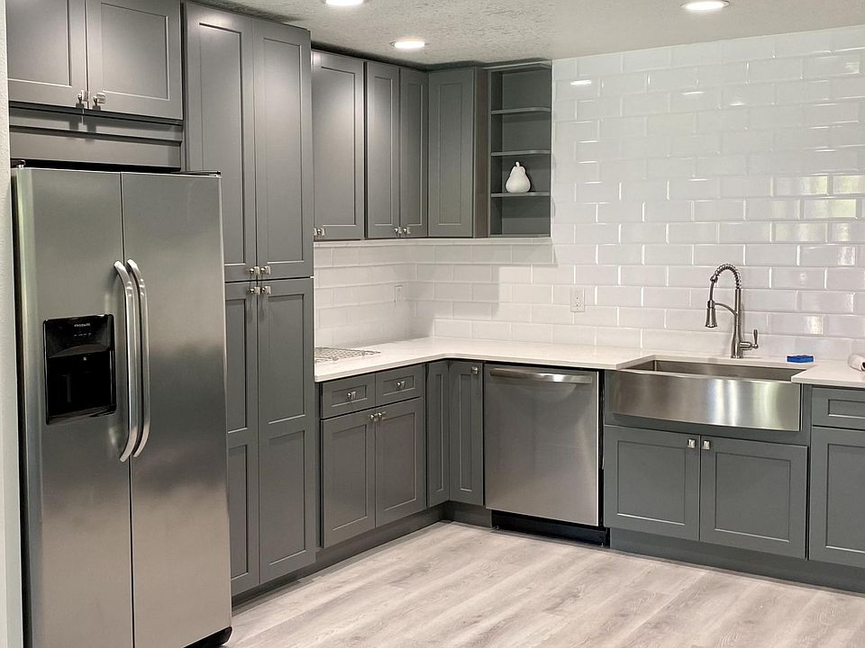 2nd image of 515 Coral Dr